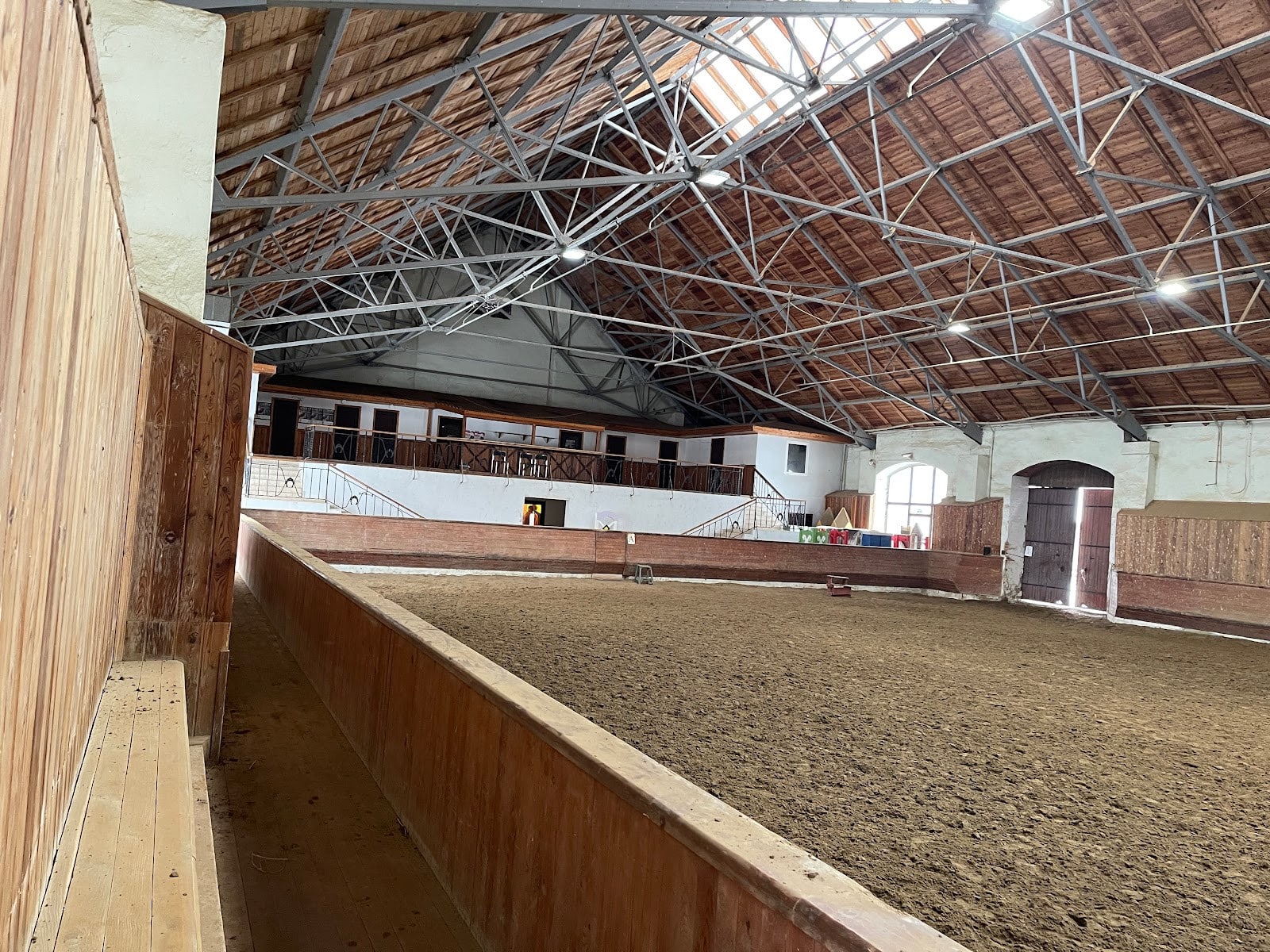 Замок Георгенбург и конюшни:  рыцарский дух и лошадиная грация