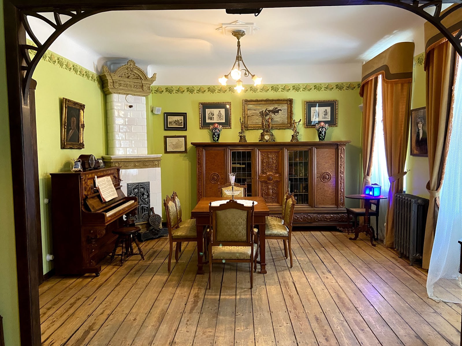 Другие интересные места в районе Амалиенау