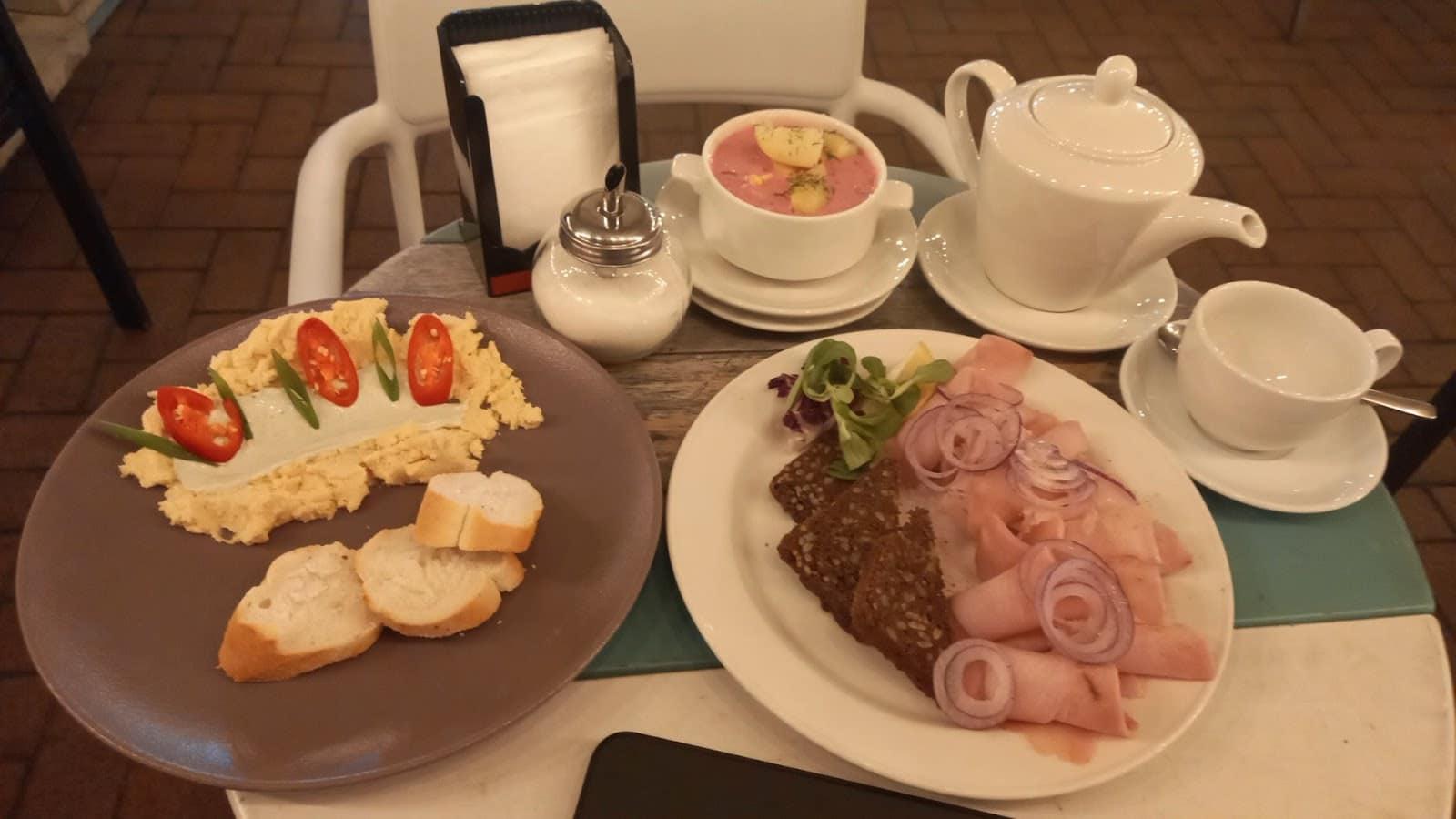 Гастрономические открытия: от клопсов до копченого угря