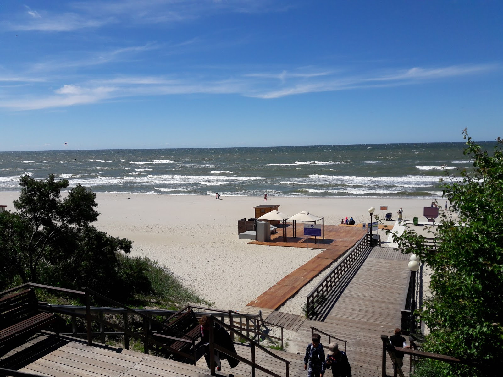 Балтийское море в июне: первые заплывы или только прогулки?