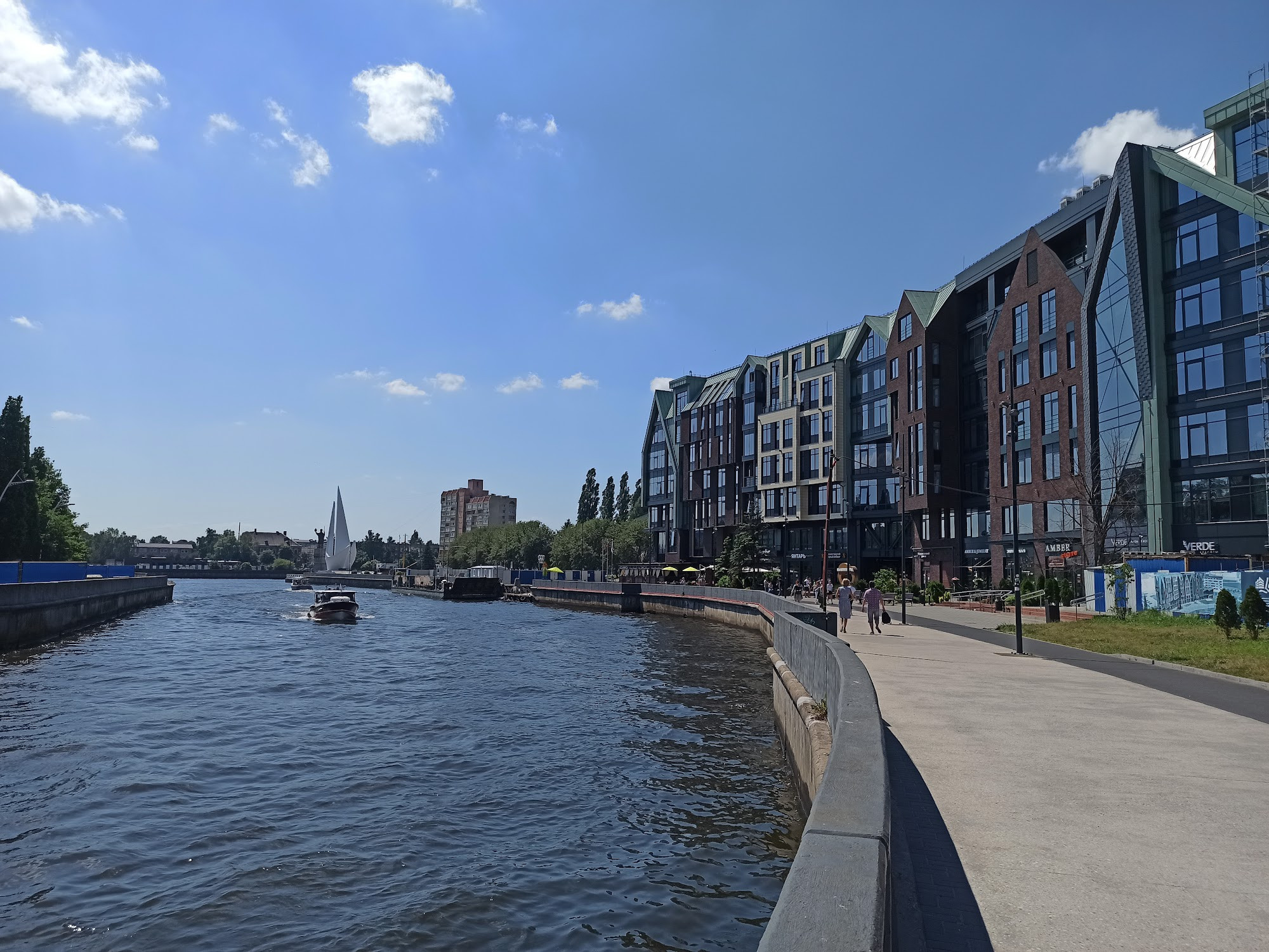 Калининград в апреле: время цветения и праздников