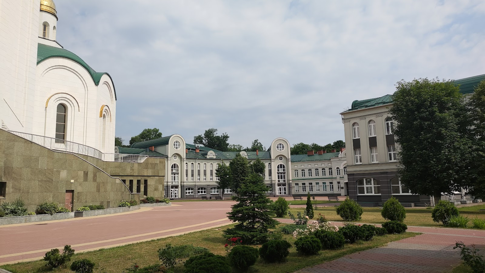 Вечер: площадь Победы и гастрономические открытия (19:00 – 22:00)