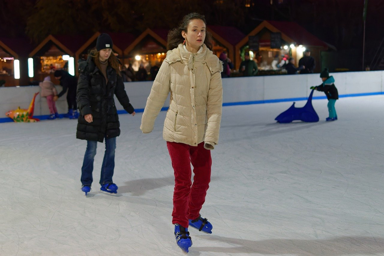 Зимние развлечения в Калининграде: от катания на коньках до квестов в фортах